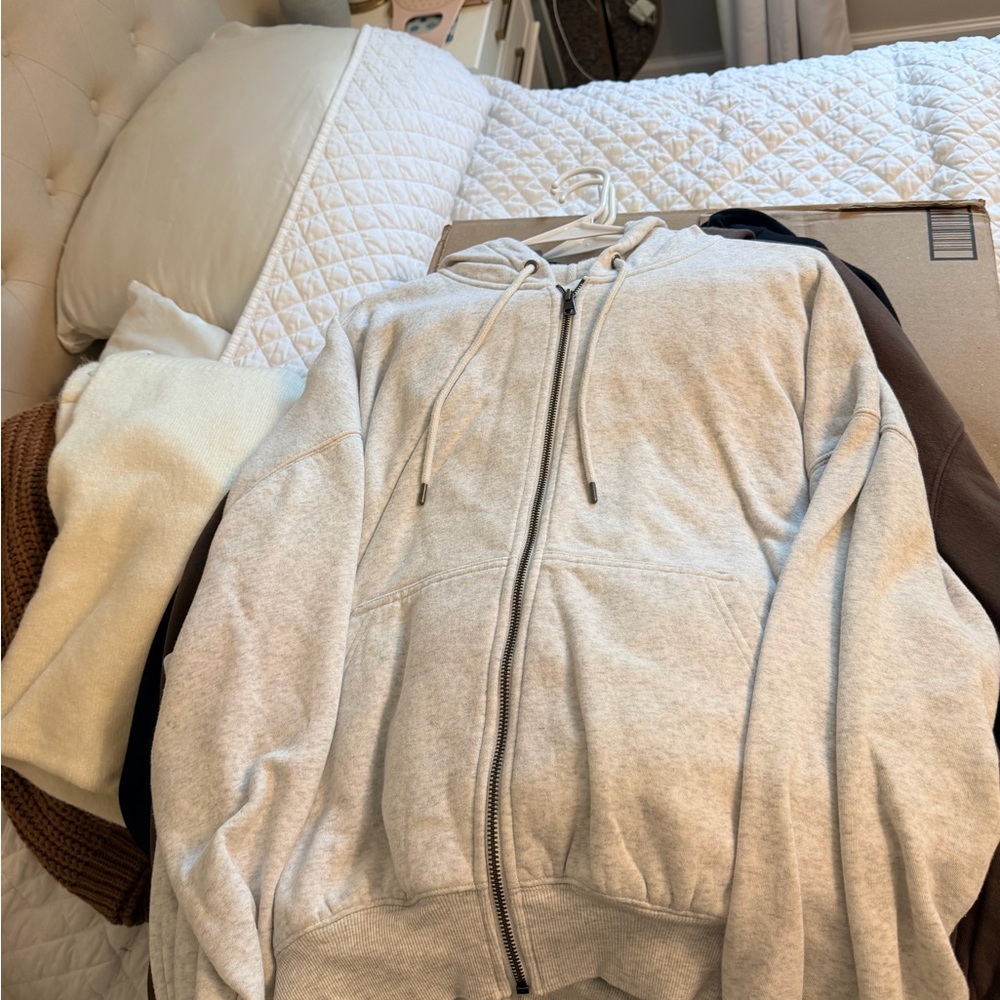 Universal Threads Sweatset with Joggers